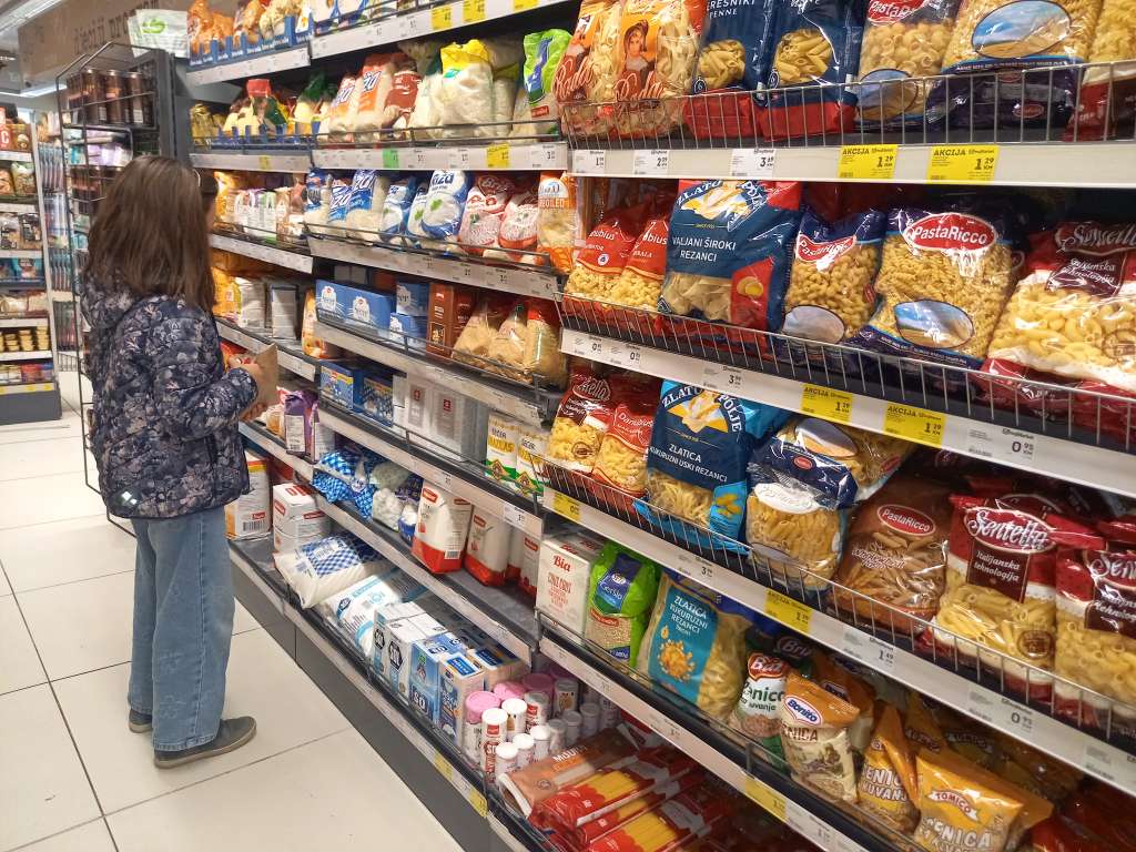 Cijene u marketima Kako su porasle cijene osnovnih namirnica u BiH: Uporedba 2019. i 2025. godine