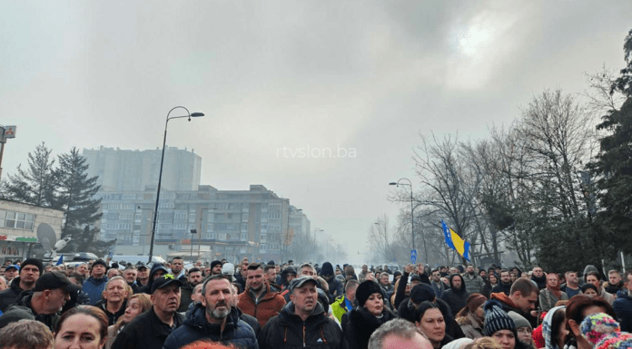 Minimalna plata i protesti: Poslodavci traže smanjenje doprinosa Minimalna plata i protesti: Poslodavci traže smanjenje doprinosa