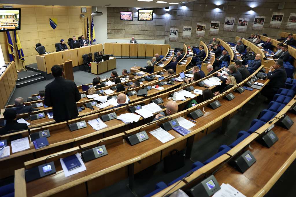 Predstavnički dom Parlamenta FBiH Predstavnički dom Parlamenta FBiH i Vlada FBiH danas o Prijedlogu budžeta