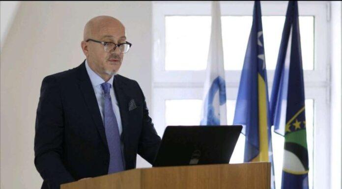 Sanin Tanković preuzeo dužnost direktora Agencije za sigurnost hrane BiH Sanin Tanković preuzeo dužnost direktora Agencije za sigurnost hrane BiH