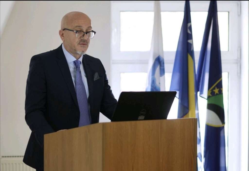 Sanin Tanković preuzeo dužnost direktora Agencije za sigurnost hrane BiH Sanin Tanković preuzeo dužnost direktora Agencije za sigurnost hrane BiH