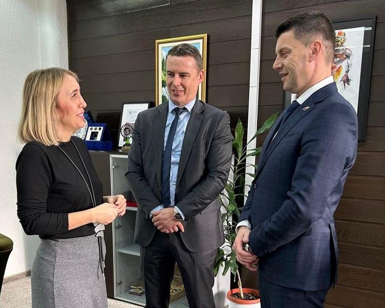 pozder i dzebo sastanak