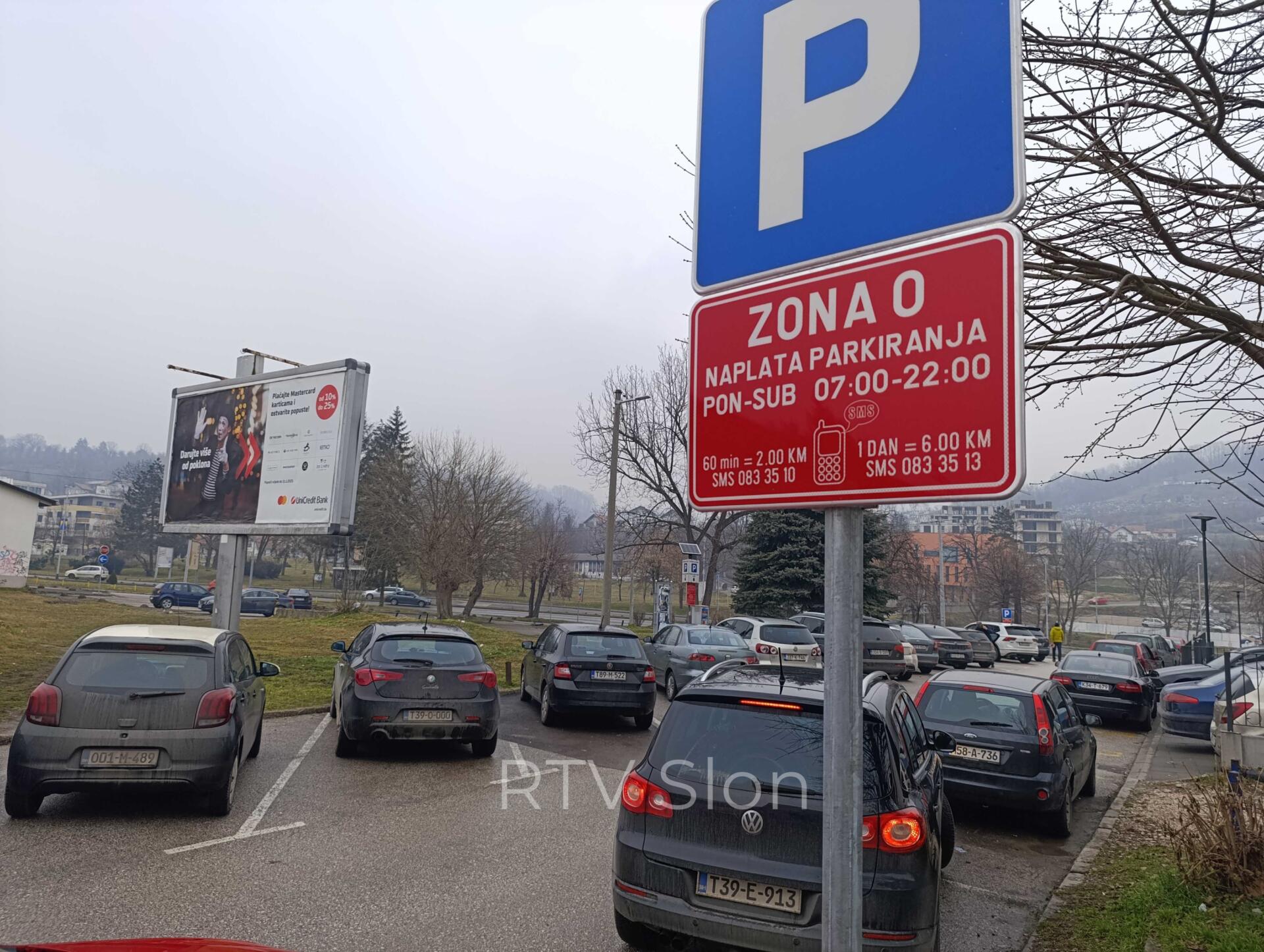 Zona parkiranja Raste broj registrovanih vozila u BiH – Tuzla se guši u gužvama i manjku parking mjesta