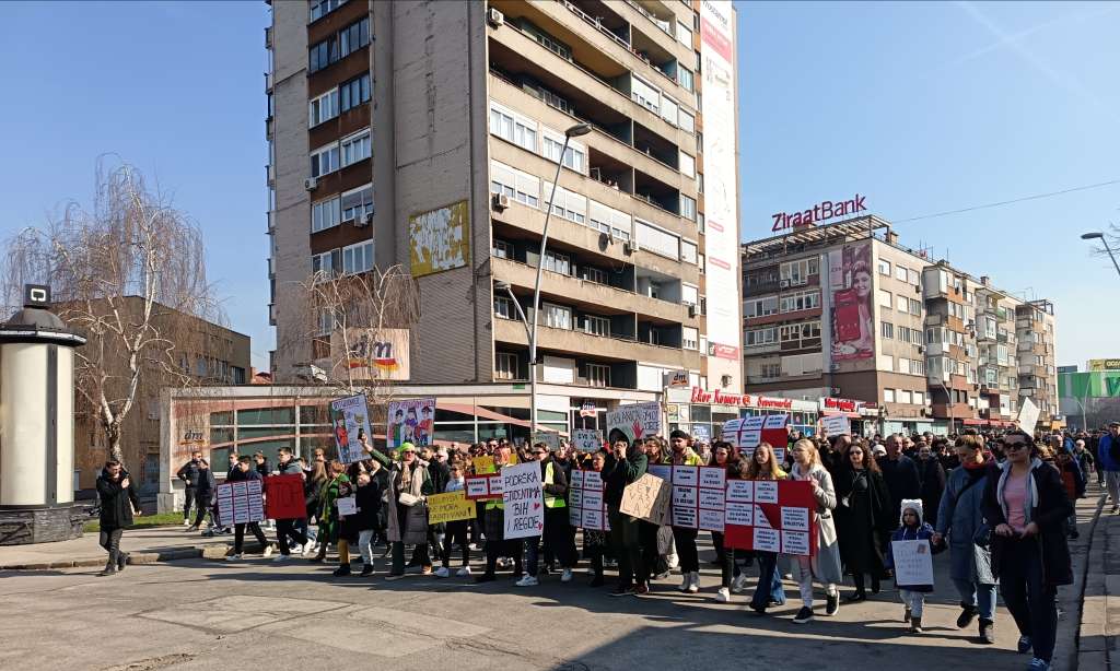 potesti zenica Nekoliko hiljada građana na mirnim protestima i šetnji pod motom