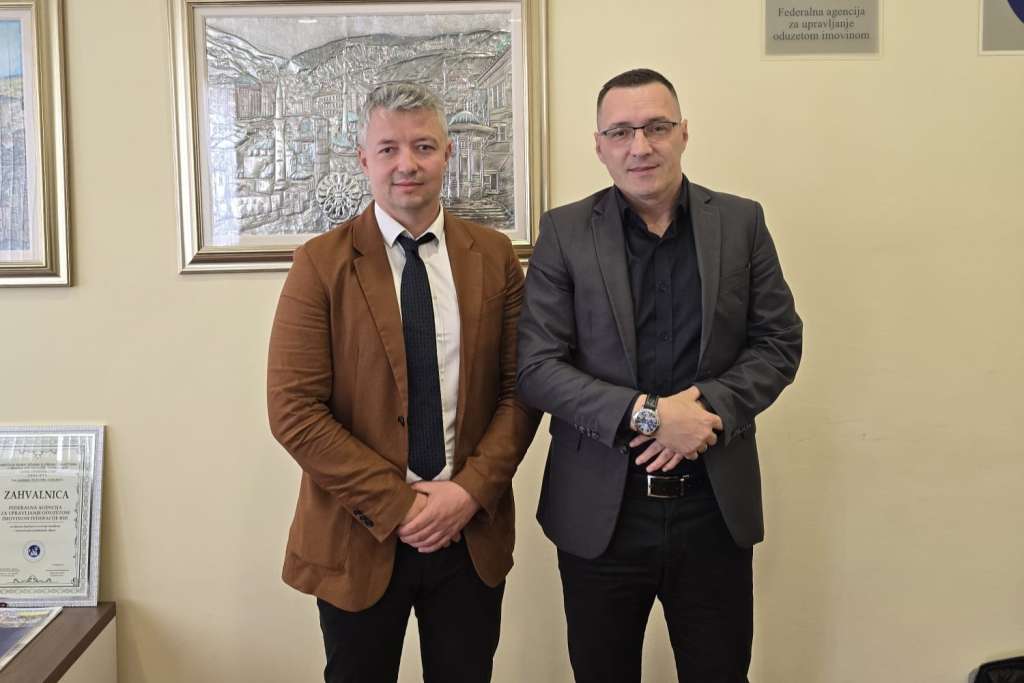 Bašić s menadžerom konsultantske kompanije GovRisk iz Velike Britanije za BiH Bašić s menadžerom konsultantske kompanije GovRisk iz Velike Britanije za BiH