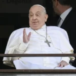Papa Franjo umro