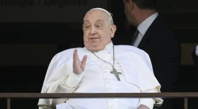 Papa Franjo otpušten iz bolnice Papa Franjo umro