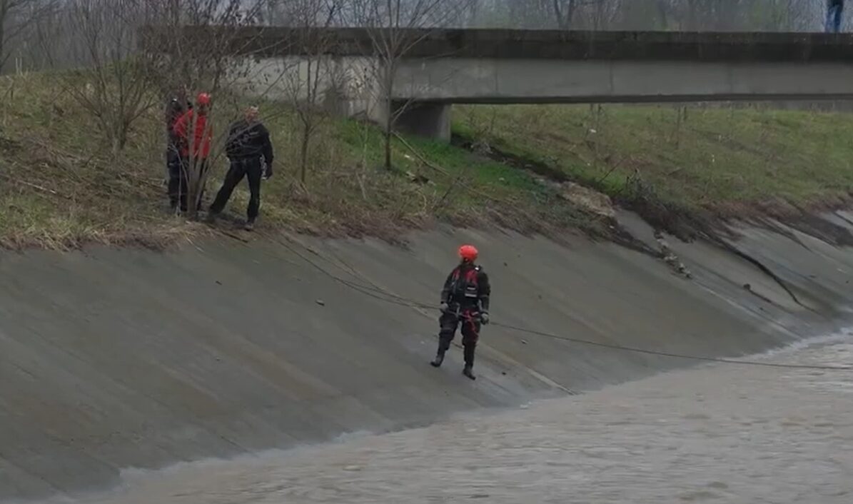 potraga za nestalim policajcem i civilom