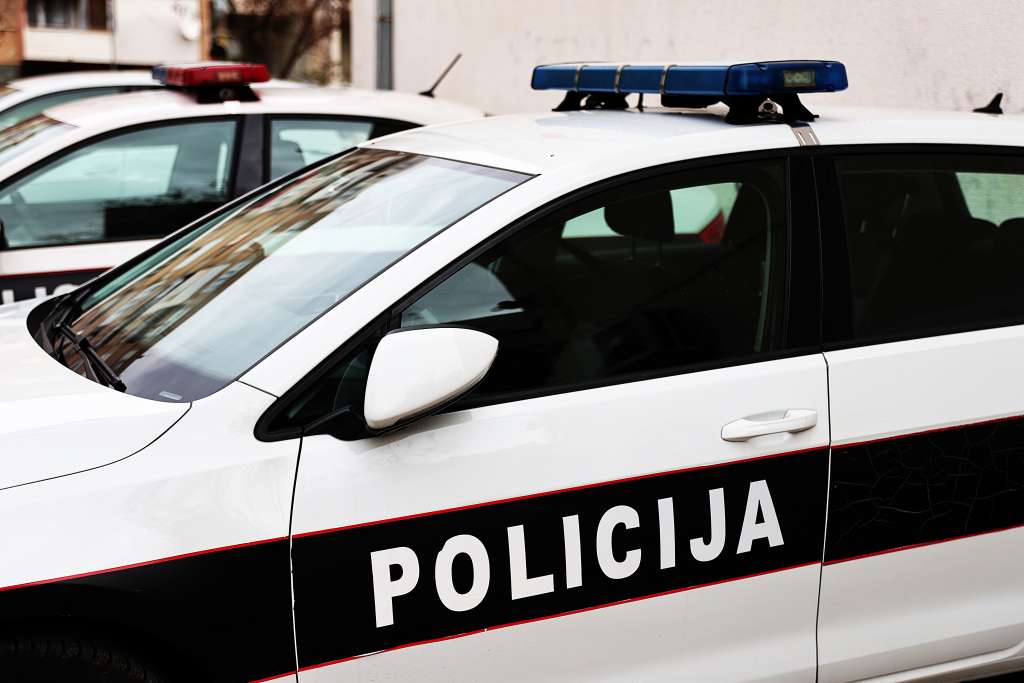 policija Policijsko auto/ krivično djelo/ tuzla servis/ fizicki obracun