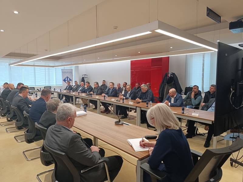 Potpisan kolektivni ugovor u rudarstvu i analizirano poslovanje EPBiH 1 premijer i ministar fbih u epbih 2