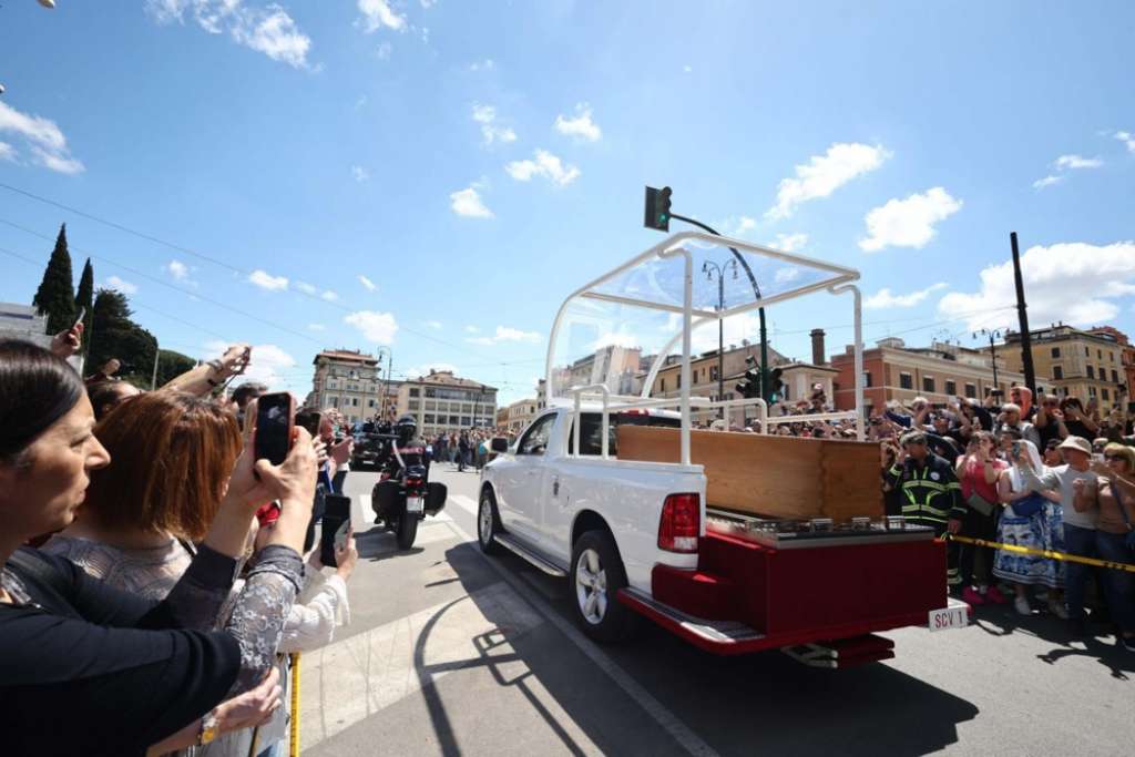 Tijelo pape Franje pokopano u bazilici svete Marije Velike u Rimu