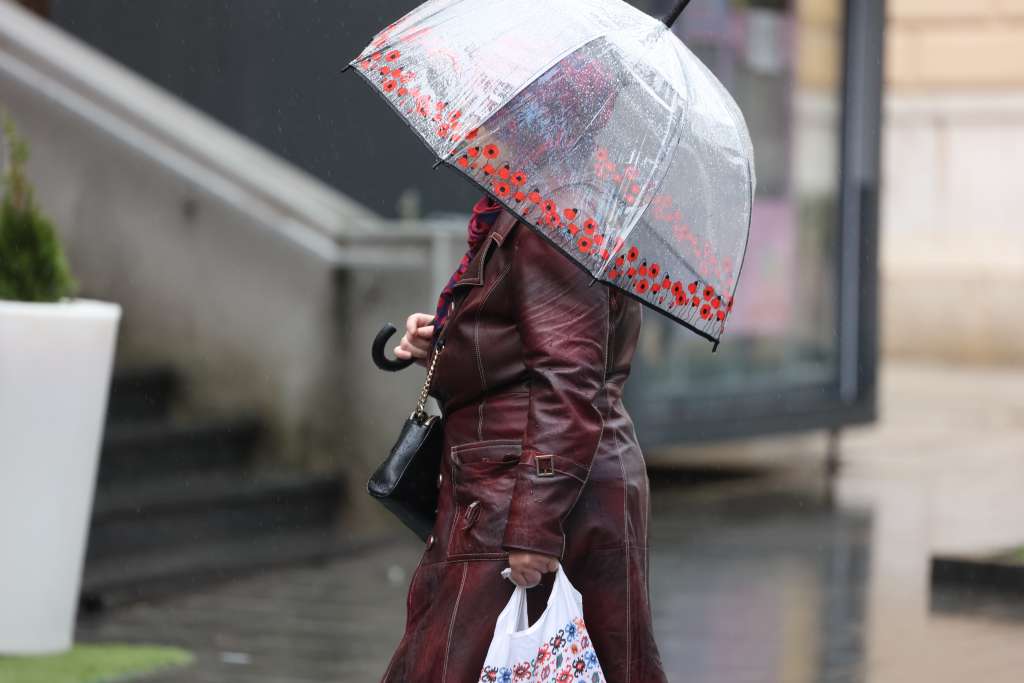 Nestabilno vrijeme, oblačno s kišom, kišovito