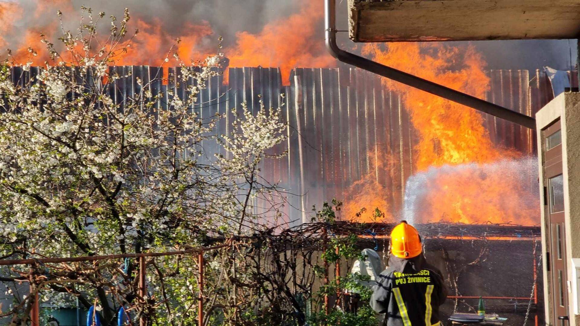 Veliki požar u firmi Hrastik u Živinicama