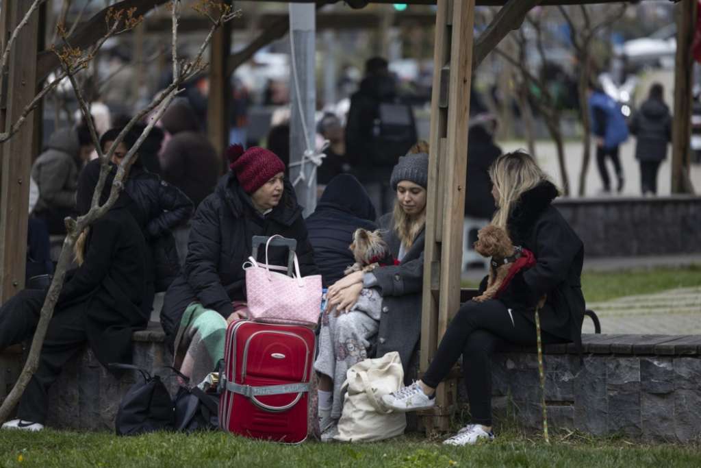 Snažan zemljotres jačine 6,2 stepena po Richterovoj skali pogodio je u srijedu Istanbul. Povrijeđeno je najmanje 236 osoba, rekli su zvaničnici.