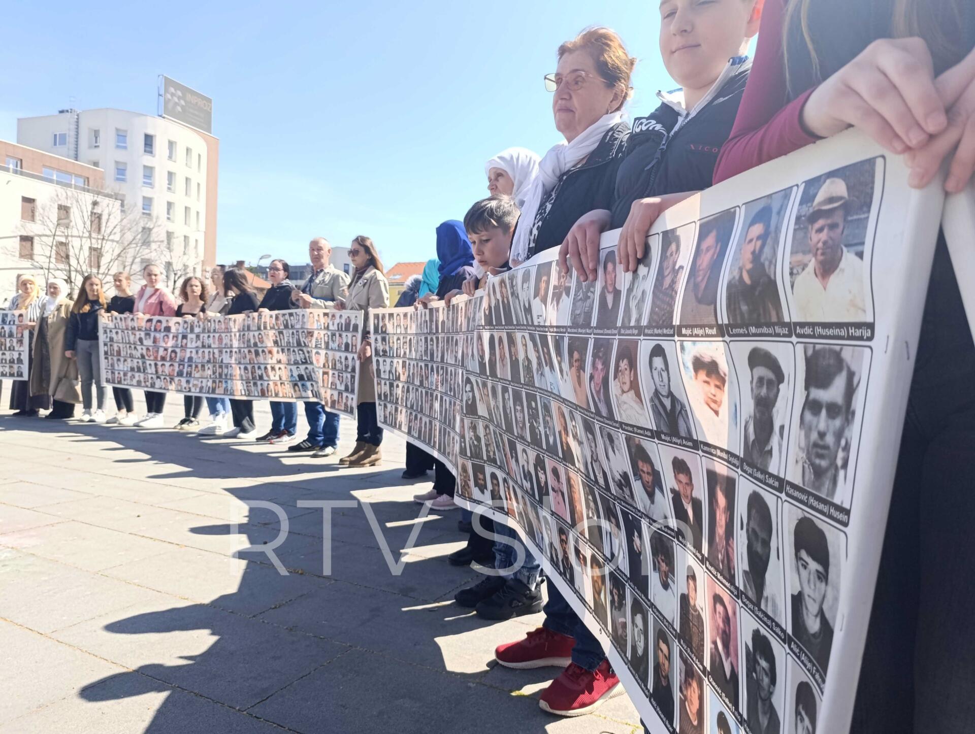 zene srebrenice 2 Majke Srebrenice na Trgu slobode