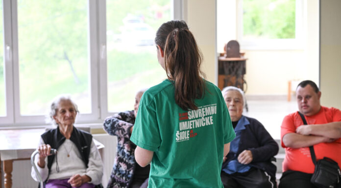 Učenici Savremeno–umjetničke škole donose dramu i empatiju u domove za starije