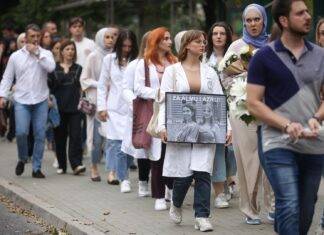 Memorijalna šetnja za stradale doktorice Azru i Almu u Sarajevu