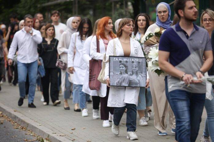 Memorijalna šetnja za stradale doktorice Azru i Almu u Sarajevu