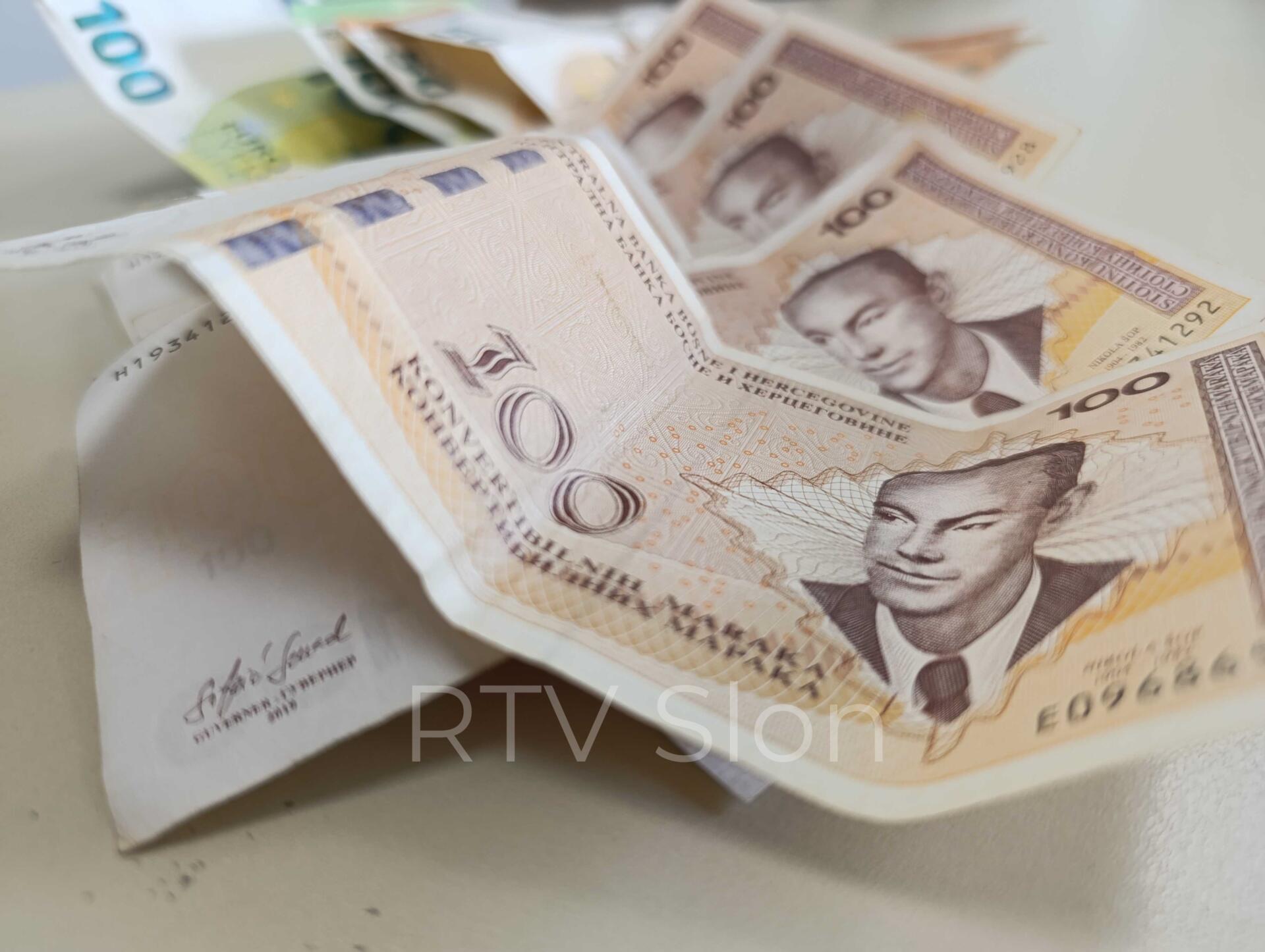 Novac Novac/Isplata pomoci/isplata podrske/ Isplata penzija/penzije/ pravila za doprinose/ naknada