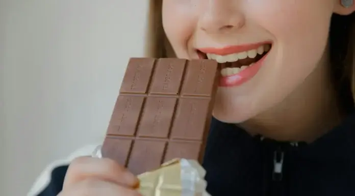 Mjesto na kojem čuvate čokoladu može joj pokvariti okus: Evo gdje je nikada ne treba držati Ilustracija fotografija čokolade za potrebe teksta " Šta se dešava organizmu ako izbacimo šećer"