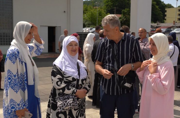 Ispraćaj hadžija: Mirzeta i Munib Redžić iz Lukavca zajedno na hadžu: “To je nešto što duša osjeti”