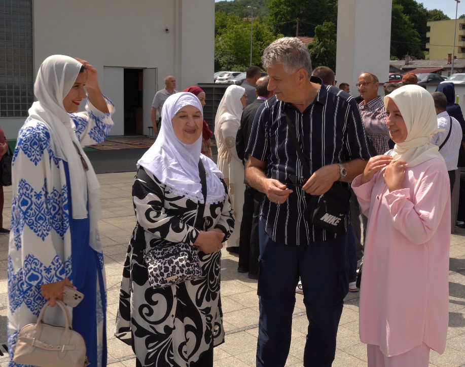 hadzije Ispraćaj hadžija: Mirzeta i Munib Redžić iz Lukavca zajedno na hadžu: “To je nešto što duša osjeti”
