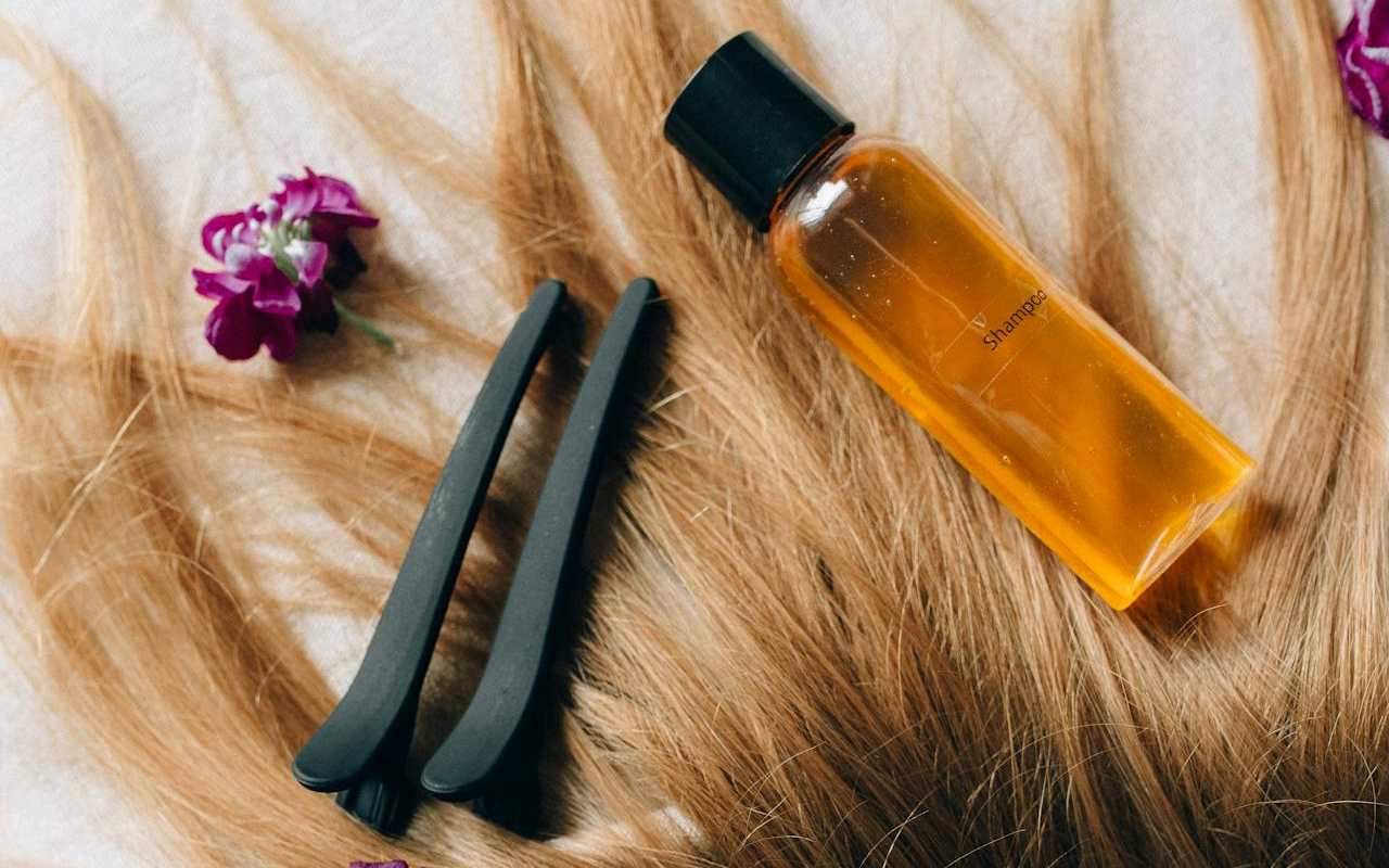 Kosa, Preparati, šnala i cveće na kosi.