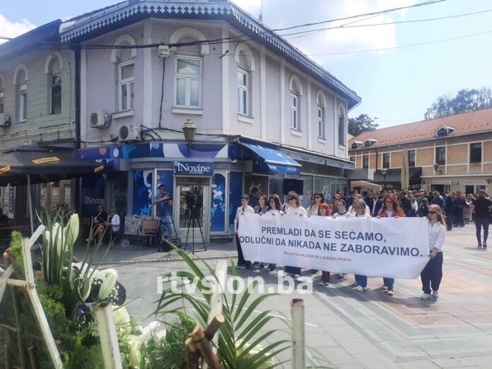 Mladi iz Srbije i ove godine dolaze u Tuzlu da odaju počast žrtvama Kapije
