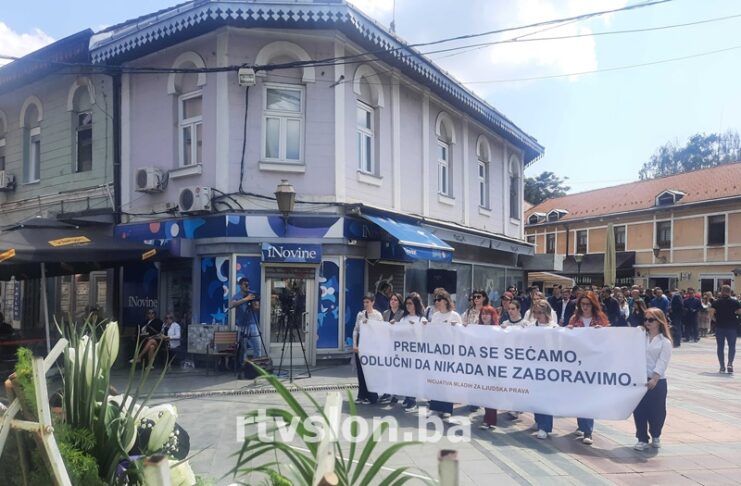 Mladi iz Srbije i ove godine dolaze u Tuzlu da odaju počast žrtvama Kapije