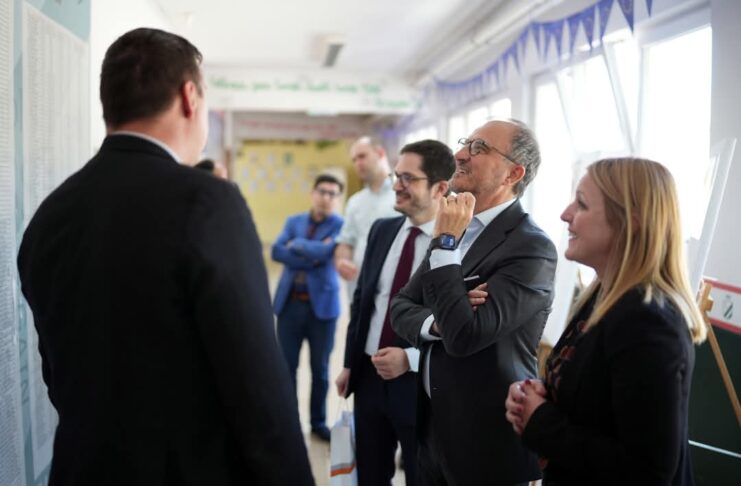 Posjeta ambasadora tuzlanskoj školi