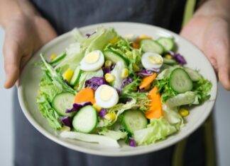 Da li je zdrava salata od paradajza i krastavaca? Nutricionisti imaju jasan stav