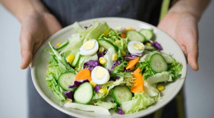 Da li je zdrava salata od paradajza i krastavaca? Nutricionisti imaju jasan stav Da li je zdrava salata od paradajza i krastavaca? Nutricionisti imaju jasan stav