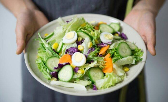 Da li je zdrava salata od paradajza i krastavaca? Nutricionisti imaju jasan stav