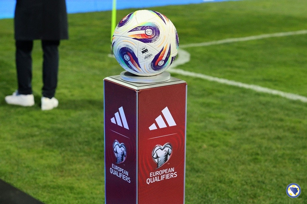 Fudbalska lopta Fudbal, lopta, Zmajevi, Fudbaleri BiH, ulaznice