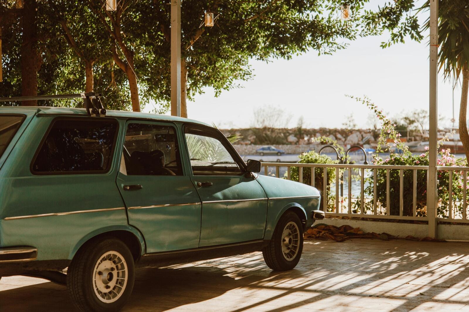 Mogu izazvati požar, trovanje pa čak i eksploziju: Ove stvari nikad ne ostavljajte u autu na suncu