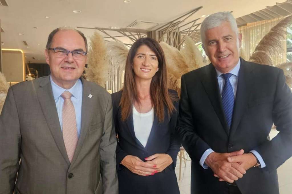 Schmidt i Covic Schmidt na sastanku sa Čovićem o Izbornom zakonu