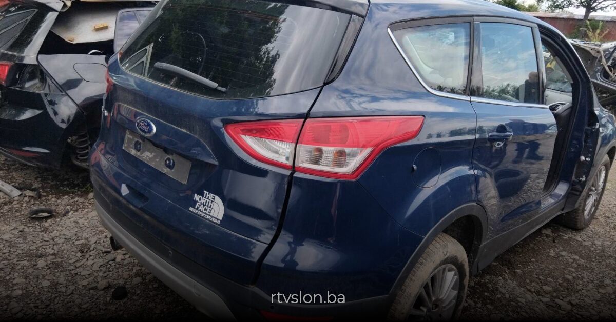 automobil oduzeti U Tuzli oduzeta odjeća i vozila bez dokumentacije vrijedna skoro 300.000 KM