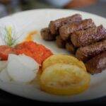 Skupi ćevapi postali tema dana: Jesu li porcije od 15 KM novo lice ugostiteljstva?