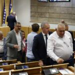 Zmija u sali "otjerala" delegate sa sjednice Doma naroda Parlamenta FBiH