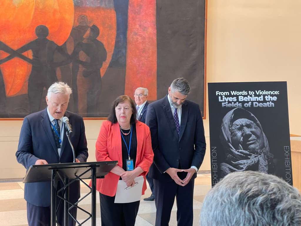f5 Ujedinjene nacije: Otvorena izložba posvećena genocidu u Srebrenici