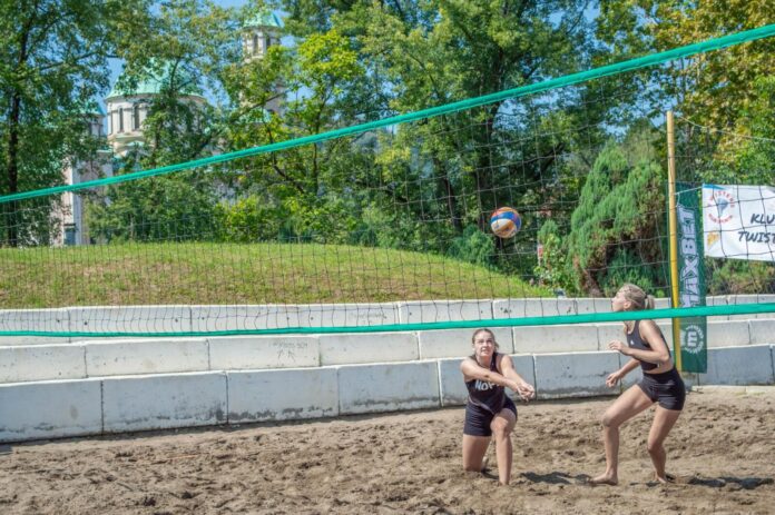 Na Panonskim jezerima turnir u odbojci na pijesku otvara ljetnu sezonu