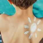 Krema za sunčanje za bebe: Kada je sigurno koristiti i kako zaštititi kožu Kupovina krema za sunčanje? Evo šta trebate gledati na ambalaži