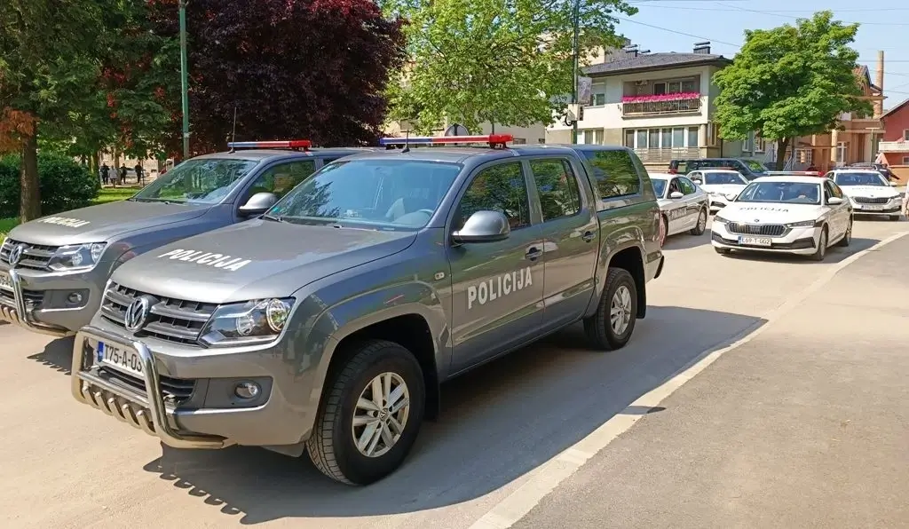 policija TK Policija TK pojačala kontrole: Pretreseno 13 lokacija, oduzeta droga i uhapšene dvije osobe