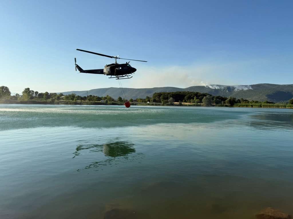 pozar kod gruda helikopter Požar kod Gruda još aktivan, angažovana pomoć iz zraka