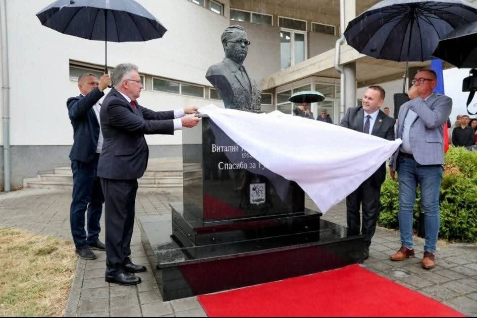 Provokacija u RS: Otkriven spomenik negatoru genocida u Srebrenici genocid, istocno sarjaevo