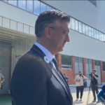 Andrej Plenković odaje počast žrtvama u Potočarima