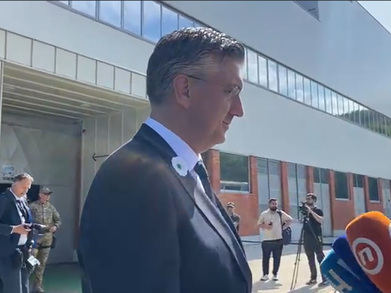 Andrej Plenković odaje počast žrtvama u Potočarima