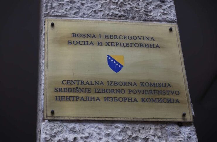Ko ima, a ko krije? Imovinski kartoni izabranih zvaničnika pod lupom CIK-a