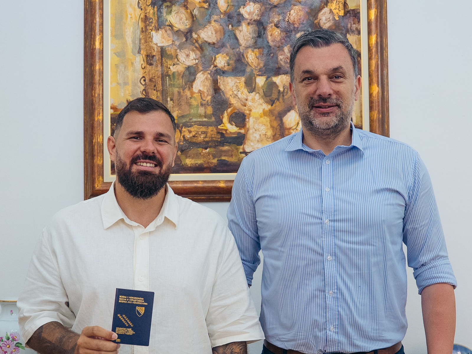 Kristijan Iličić dobio bh. pasoš, uručio ga Elmedin Konaković