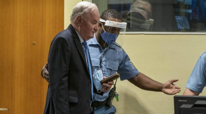 Nogometni savez bez reakcije na veličanje Ratka Mladića na stadionu u Prijedoru Odbijen zahtjev za privremeno puštanje na slobodu Ratka Mladića